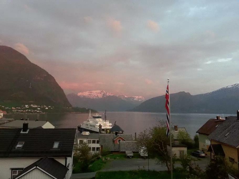 Huset Pa Hauen Villa Volda Exterior foto